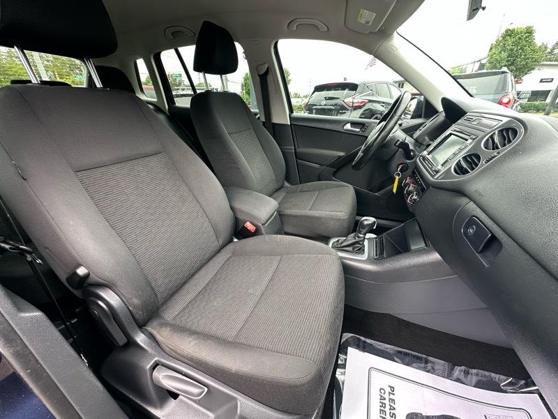 Volkswagen Tiguan S 2015
