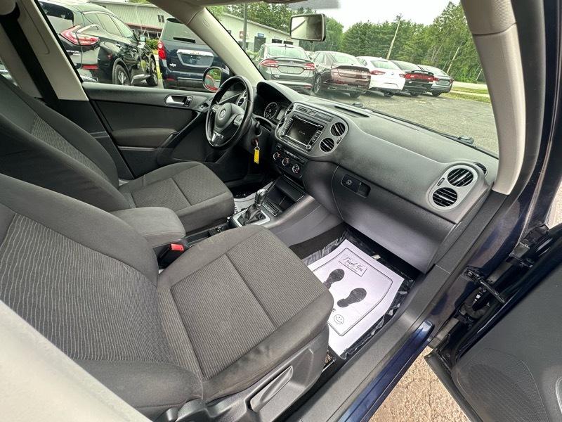 Volkswagen Tiguan S 2015
