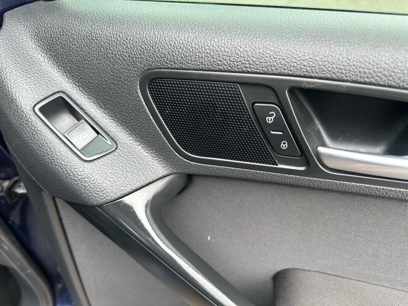 Volkswagen Tiguan S 2015