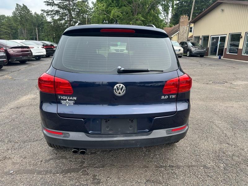 Volkswagen Tiguan S 2015