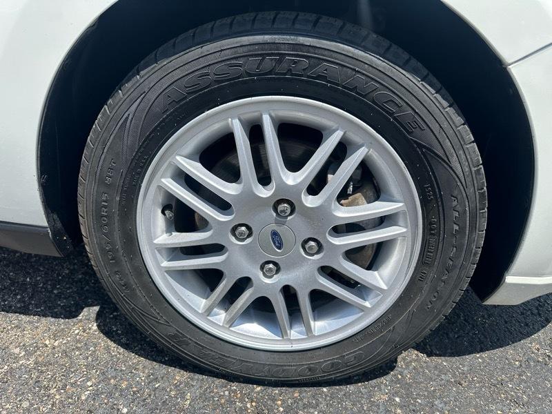 Ford Focus SE Sedan 2011