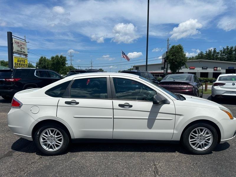 Ford Focus SE Sedan 2011