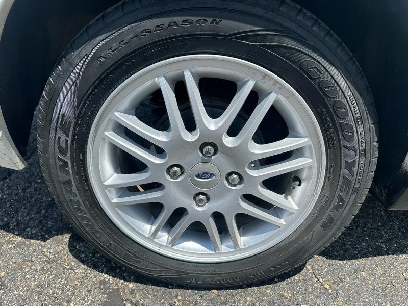 Ford Focus SE Sedan 2011