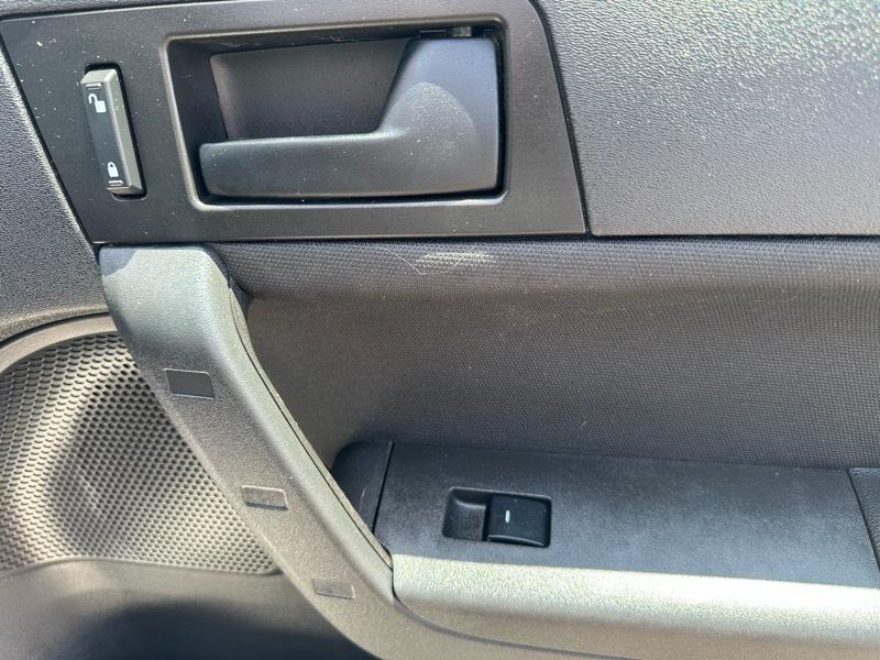 Ford Focus SE Sedan 2011
