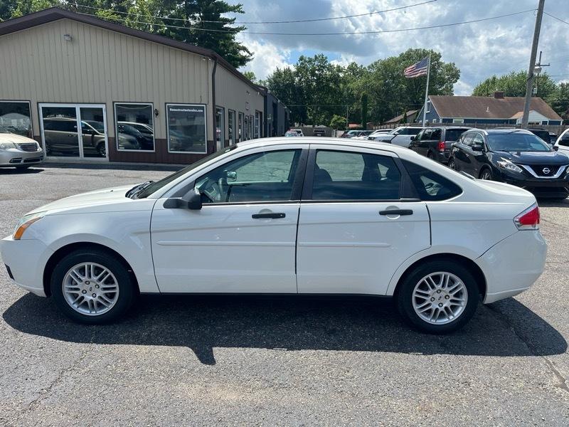 Ford Focus SE Sedan 2011
