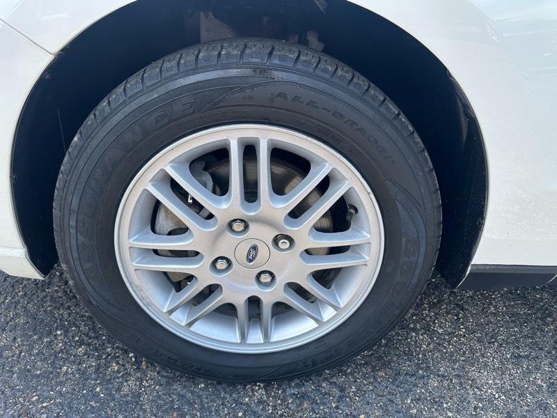 Ford Focus SE Sedan 2011