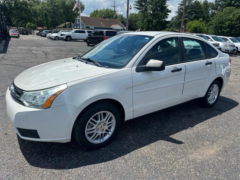 Ford Focus SE Sedan 2011