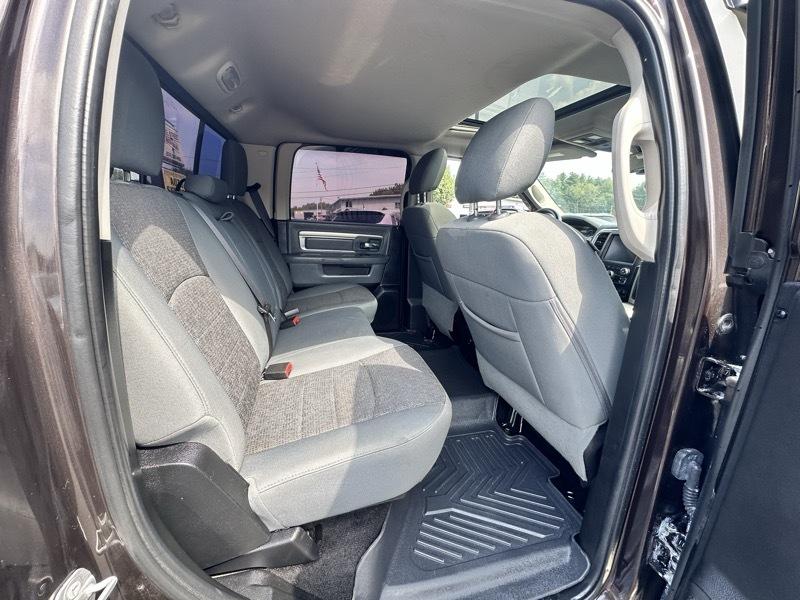 RAM 1500 SLT Crew Cab SWB 4WD 2017