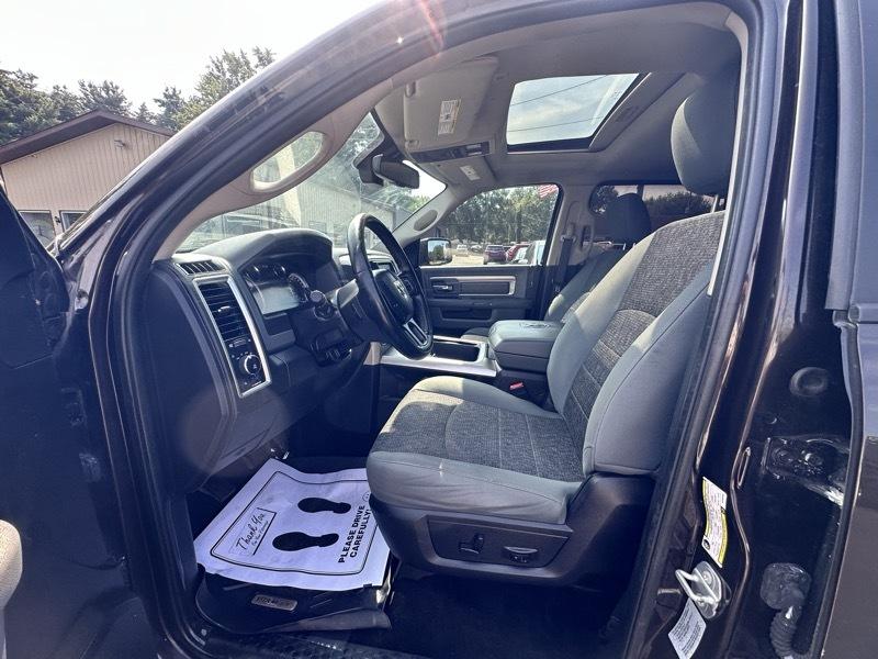 RAM 1500 SLT Crew Cab SWB 4WD 2017