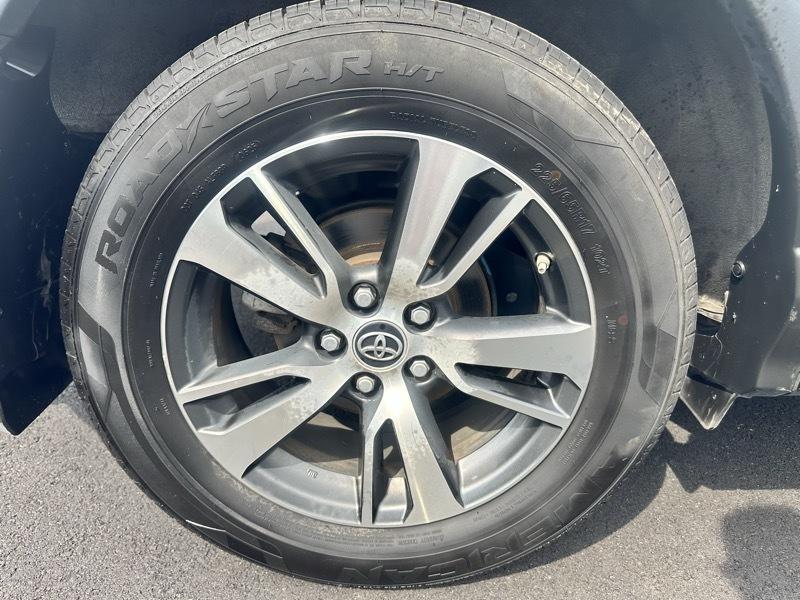 Toyota RAV4 XLE AWD 2018