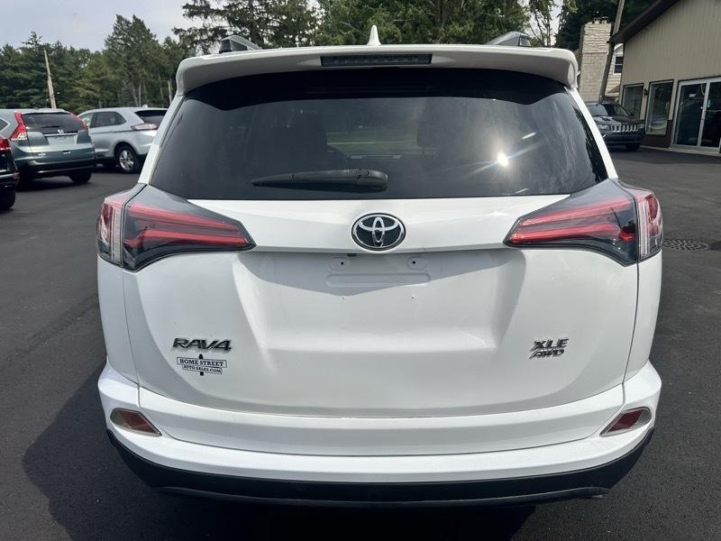 Toyota RAV4 XLE AWD 2018