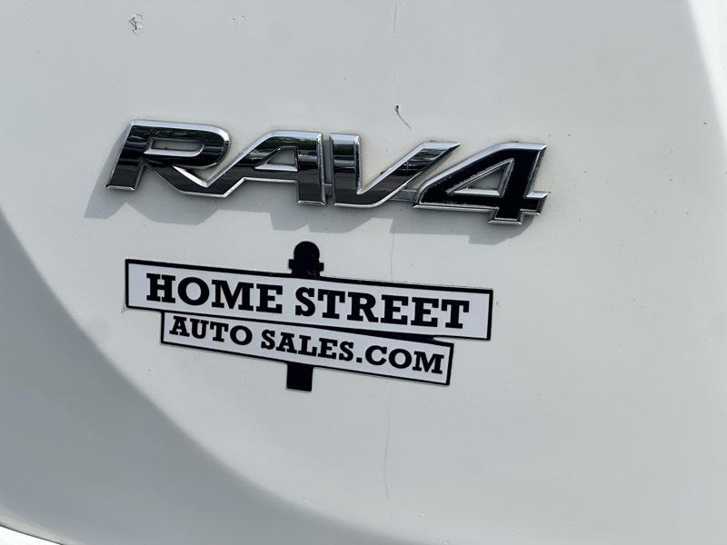 Toyota RAV4 XLE AWD 2018
