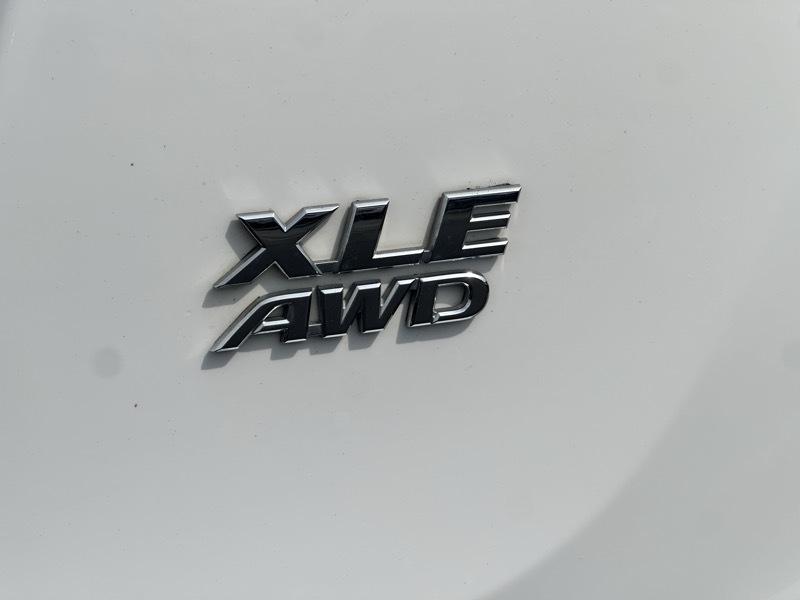 Toyota RAV4 XLE AWD 2018