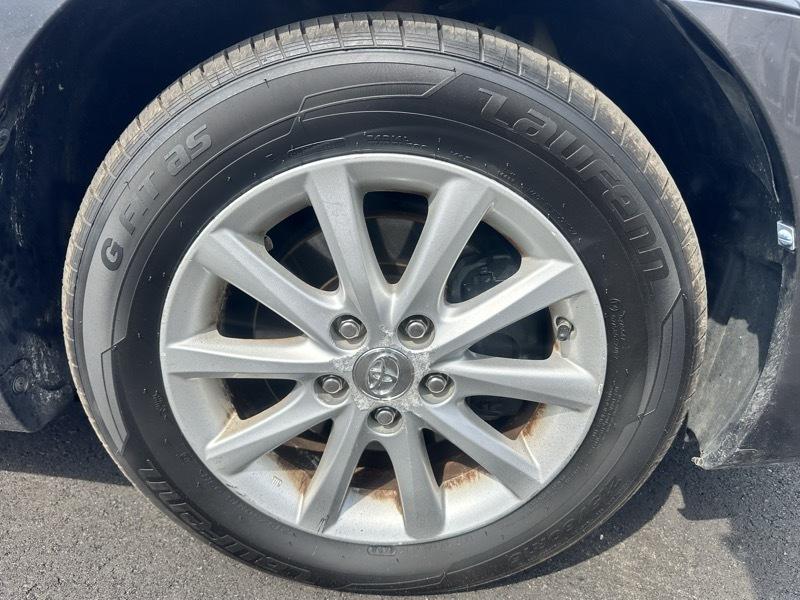 Toyota Camry Base 6-Spd AT 2011