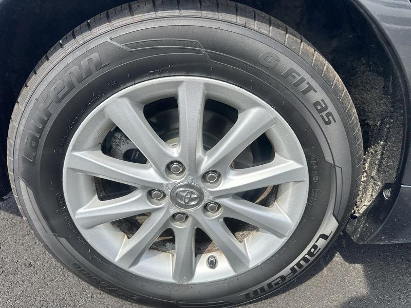 Toyota Camry Base 6-Spd AT 2011