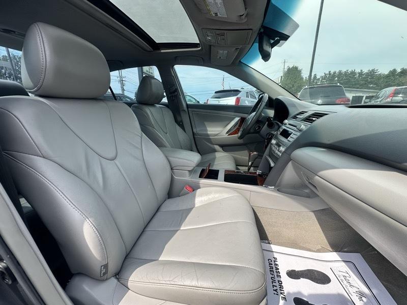 Toyota Camry Base 6-Spd AT 2011