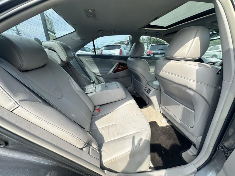 Toyota Camry Base 6-Spd AT 2011