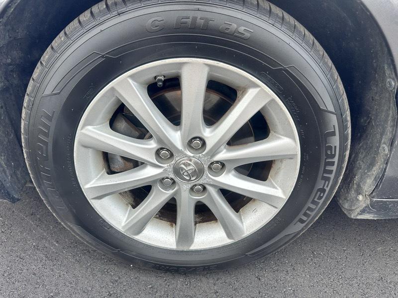 Toyota Camry Base 6-Spd AT 2011