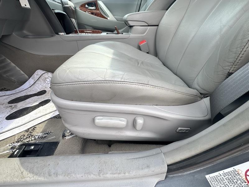 Toyota Camry Base 6-Spd AT 2011