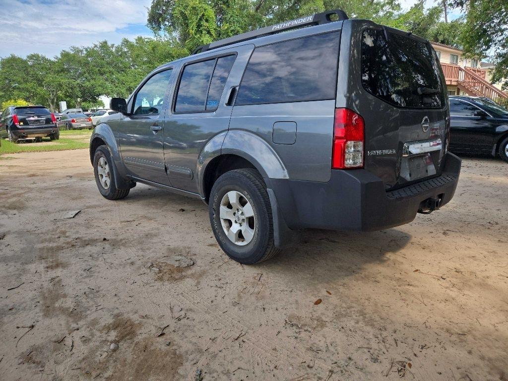 2006 Nissan Pathfinder LE 2WD