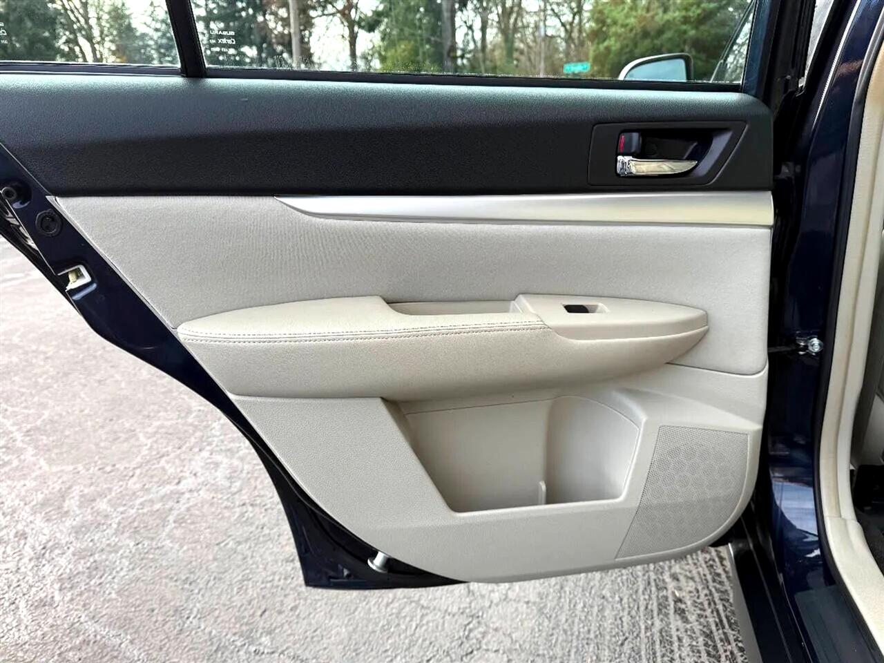 Subaru Outback 2.5i 2012