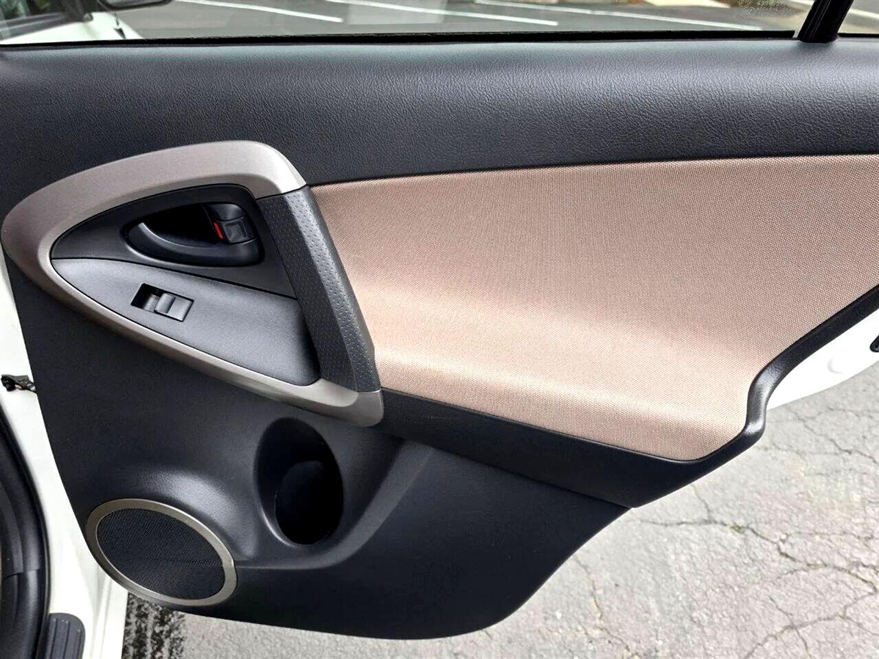 Toyota RAV4 Base I4 4WD 2008