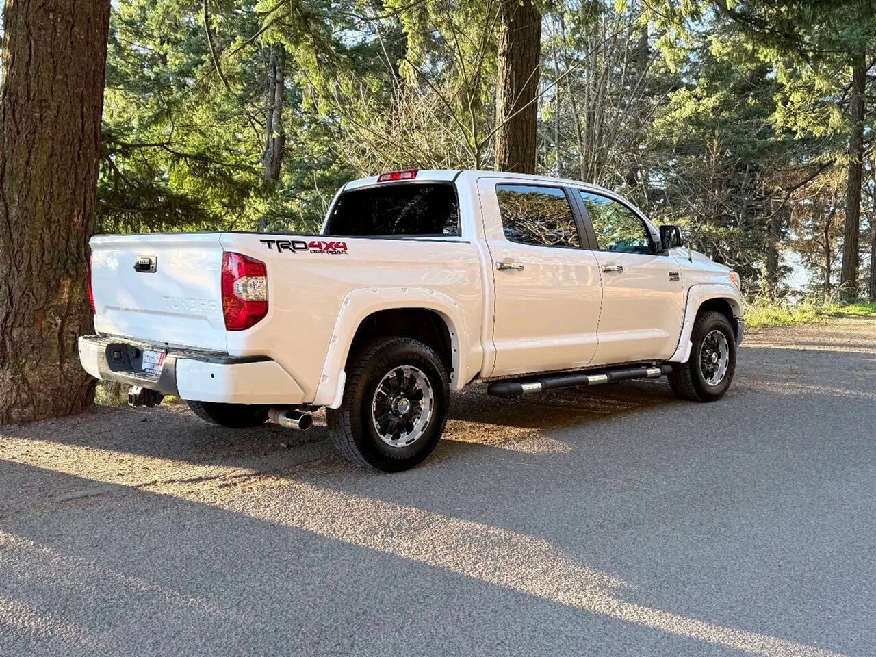 Toyota Tundra Platinum CrewMax 5.7L 4WD 2017