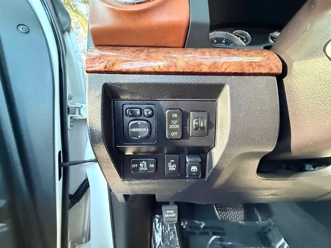 Toyota Tundra Platinum CrewMax 5.7L 4WD 2017