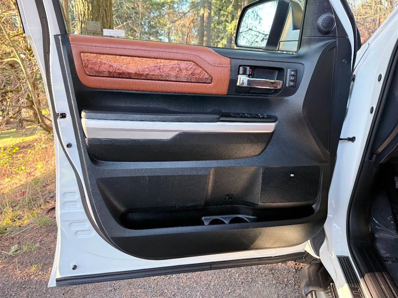 Toyota Tundra Platinum CrewMax 5.7L 4WD 2017