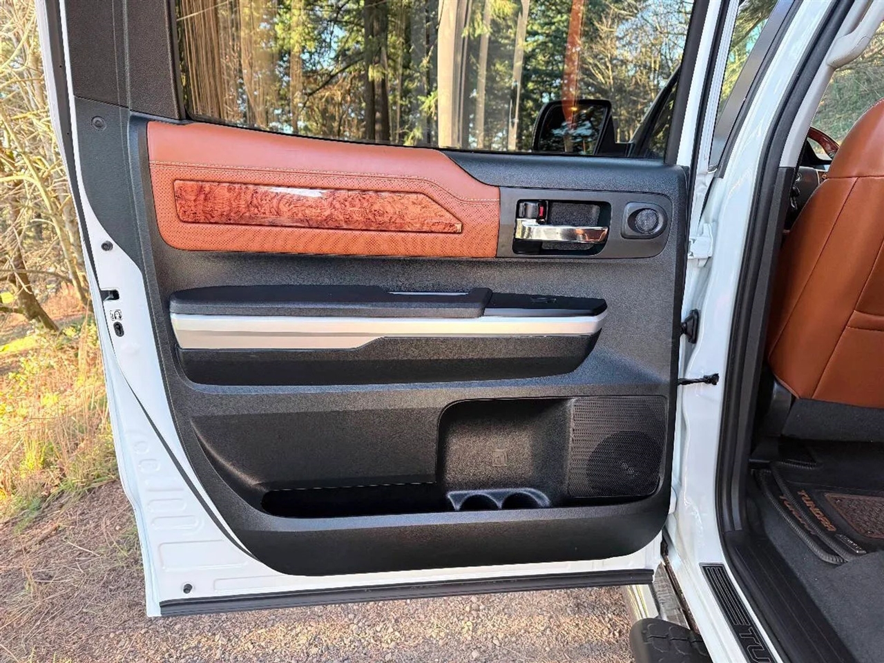 Toyota Tundra Platinum CrewMax 5.7L 4WD 2017