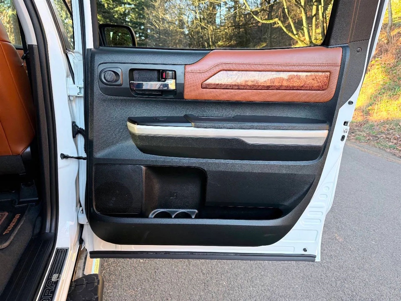 Toyota Tundra Platinum CrewMax 5.7L 4WD 2017