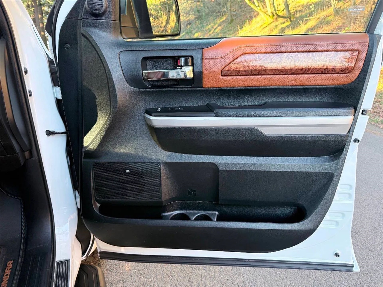 Toyota Tundra Platinum CrewMax 5.7L 4WD 2017