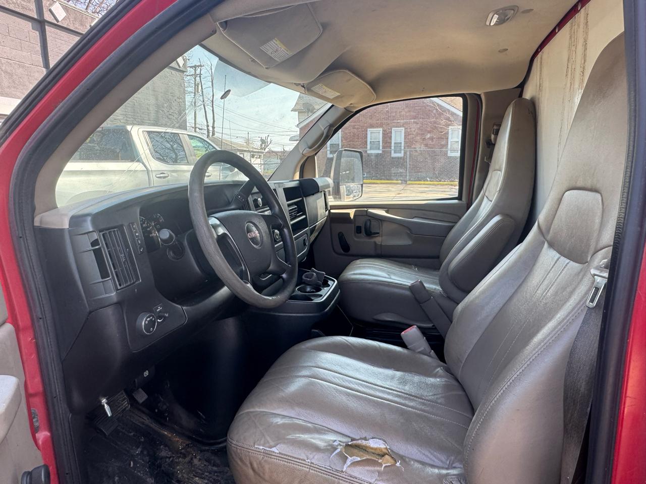 GMC Savana G4500 159 in. 2014