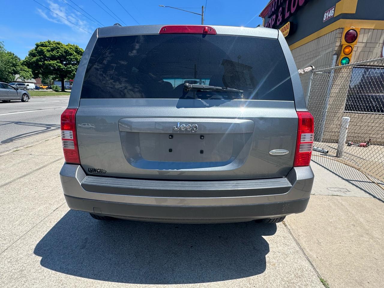 Jeep Patriot Latitude 2WD 2012