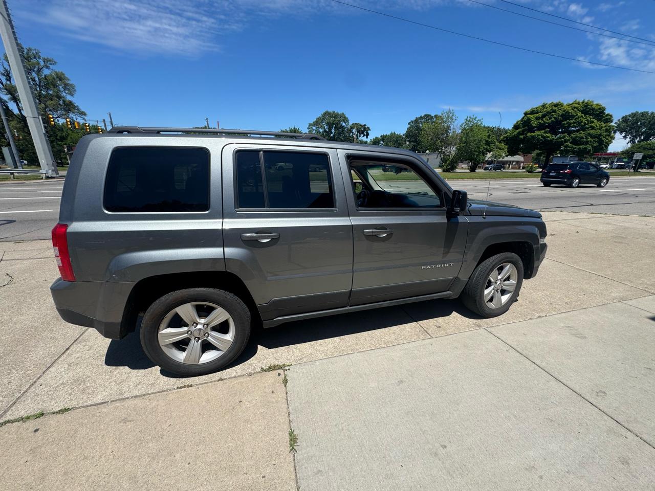 Jeep Patriot Latitude 2WD 2012