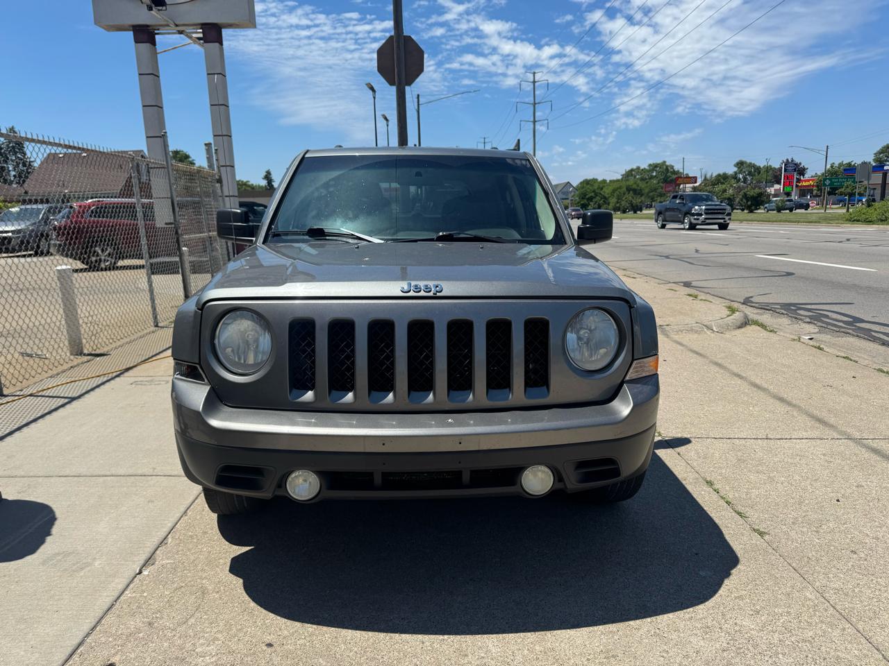 Jeep Patriot Latitude 2WD 2012