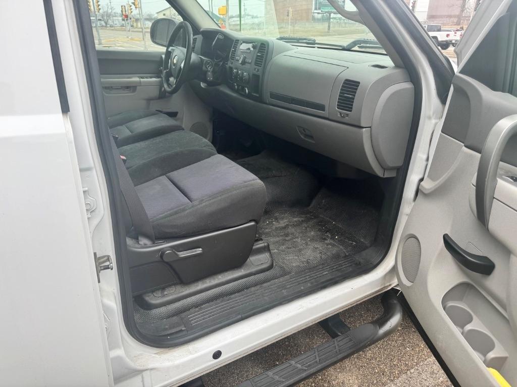 Chevrolet Silverado 1500 Work Truck Crew Cab Short Box 2WD 2011