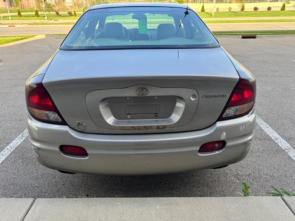 Oldsmobile Aurora 3.5L Sedan 2002