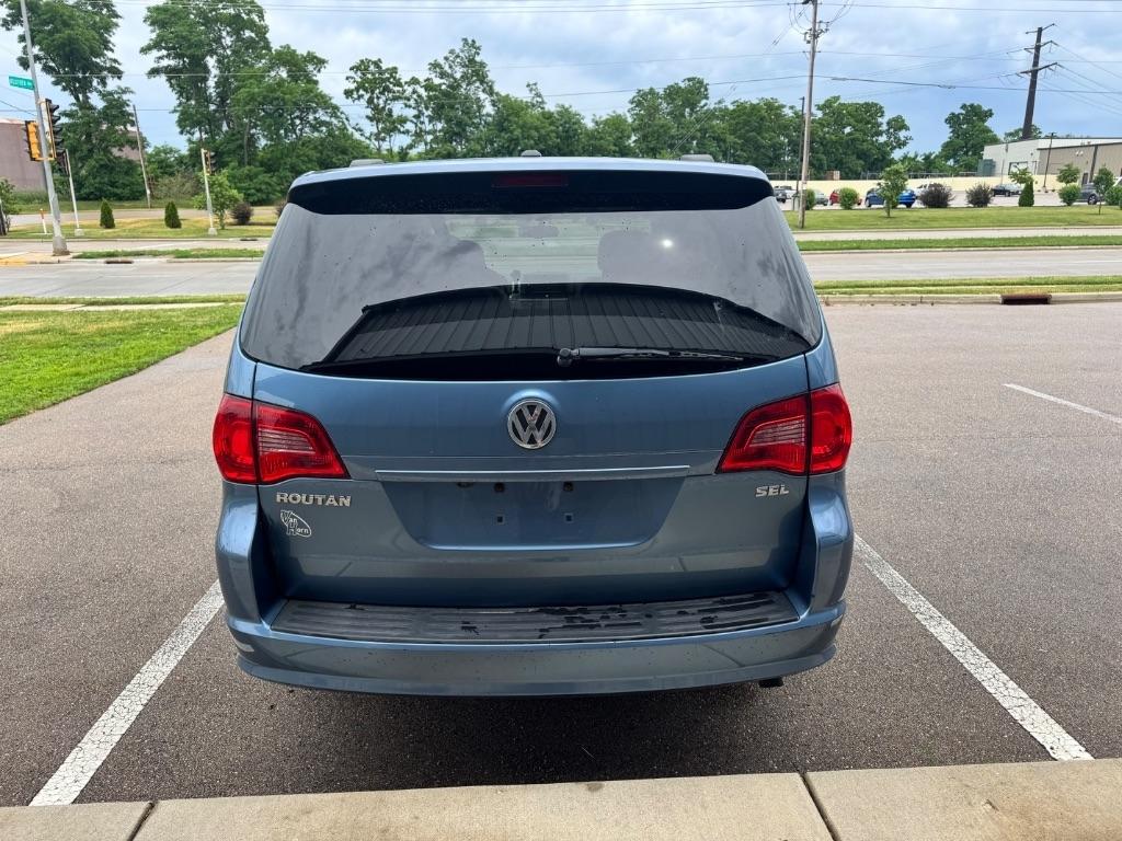 Volkswagen Routan SEL w/Nav 2011