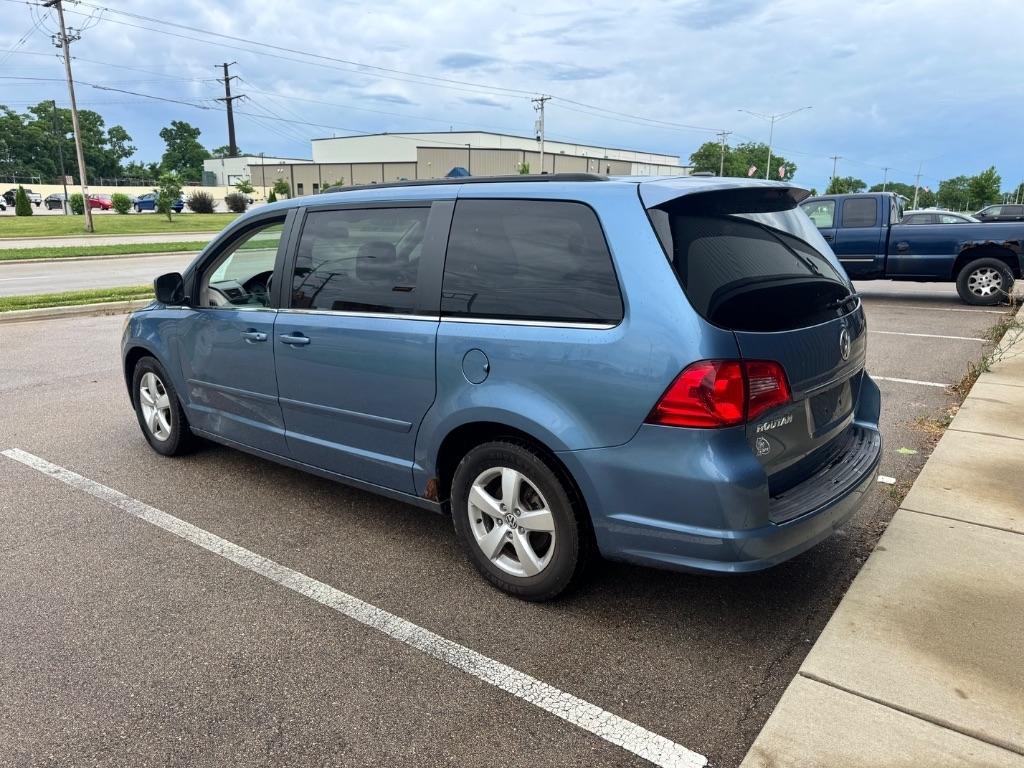 Volkswagen Routan SEL w/Nav 2011
