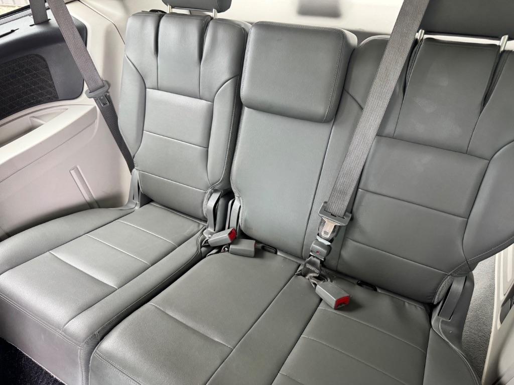 Volkswagen Routan SEL w/Nav 2011
