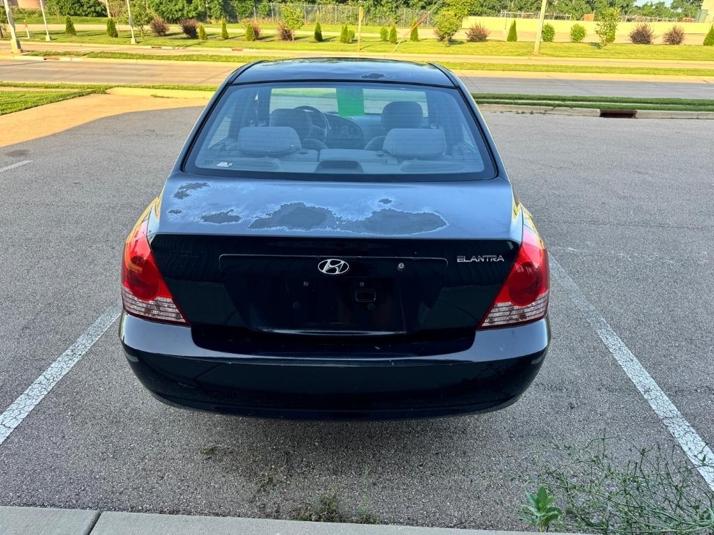 Hyundai Elantra GLS 4-Door 2005