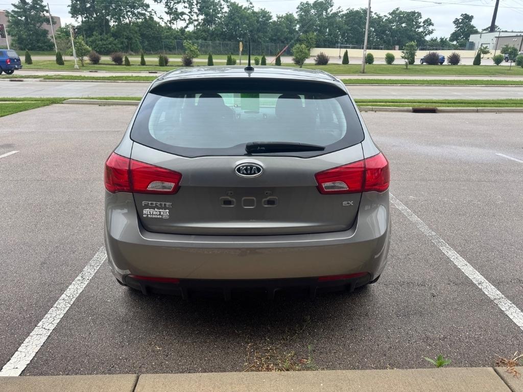 Kia Forte 5-Door EX 2011