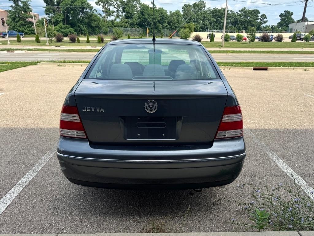 Volkswagen Jetta GLS 2.0L PZEV 2005