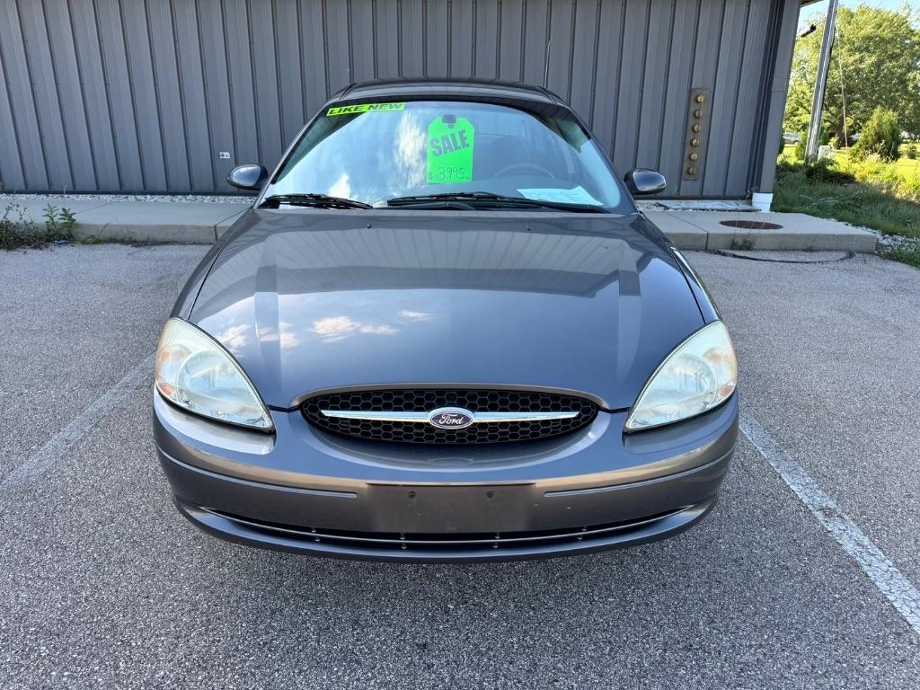 Ford Taurus SE Standard 2002