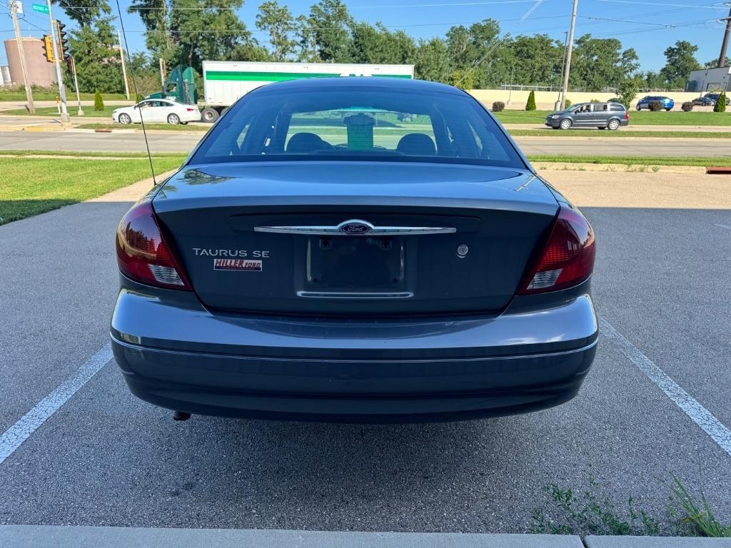 Ford Taurus SE Standard 2002