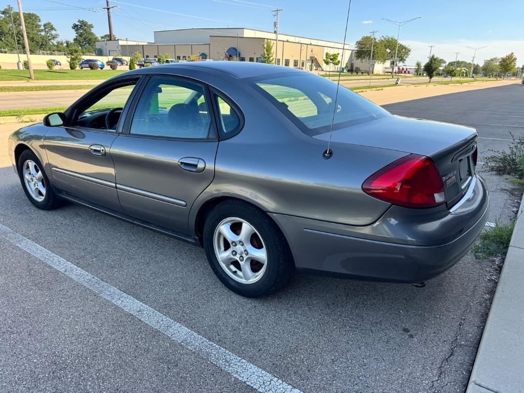 Ford Taurus SE Standard 2002