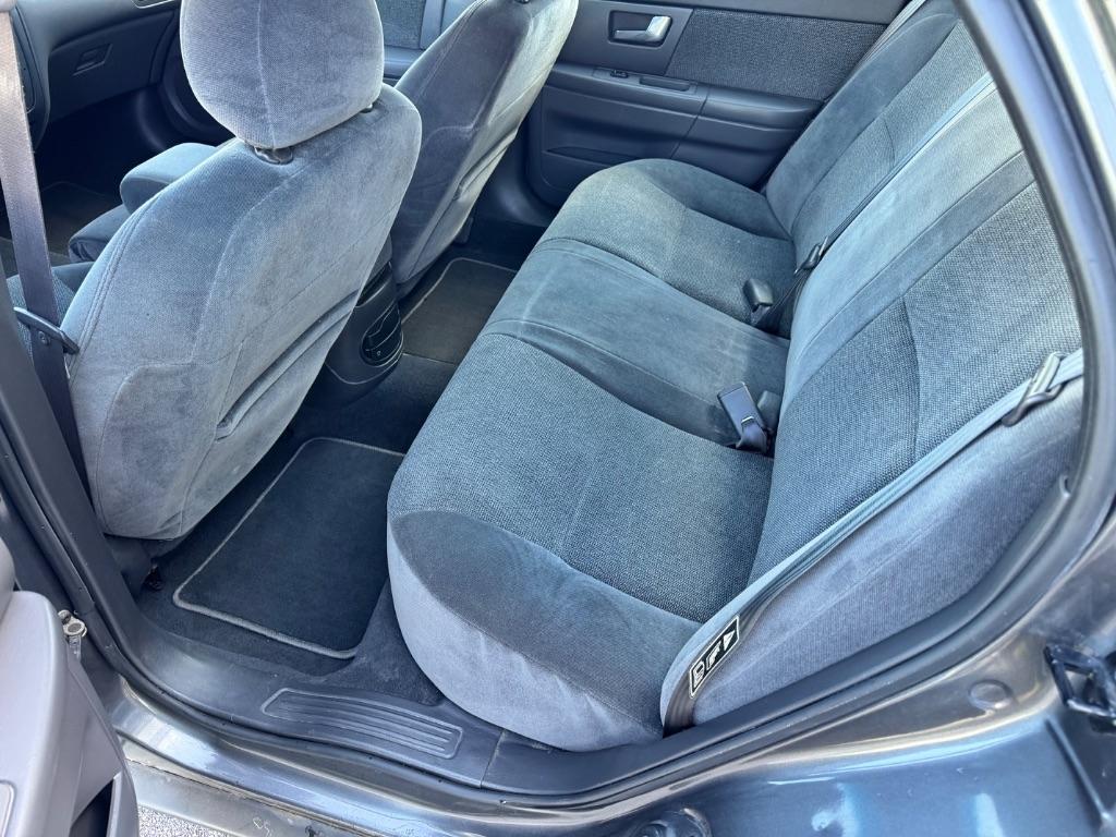 Ford Taurus SE Standard 2002