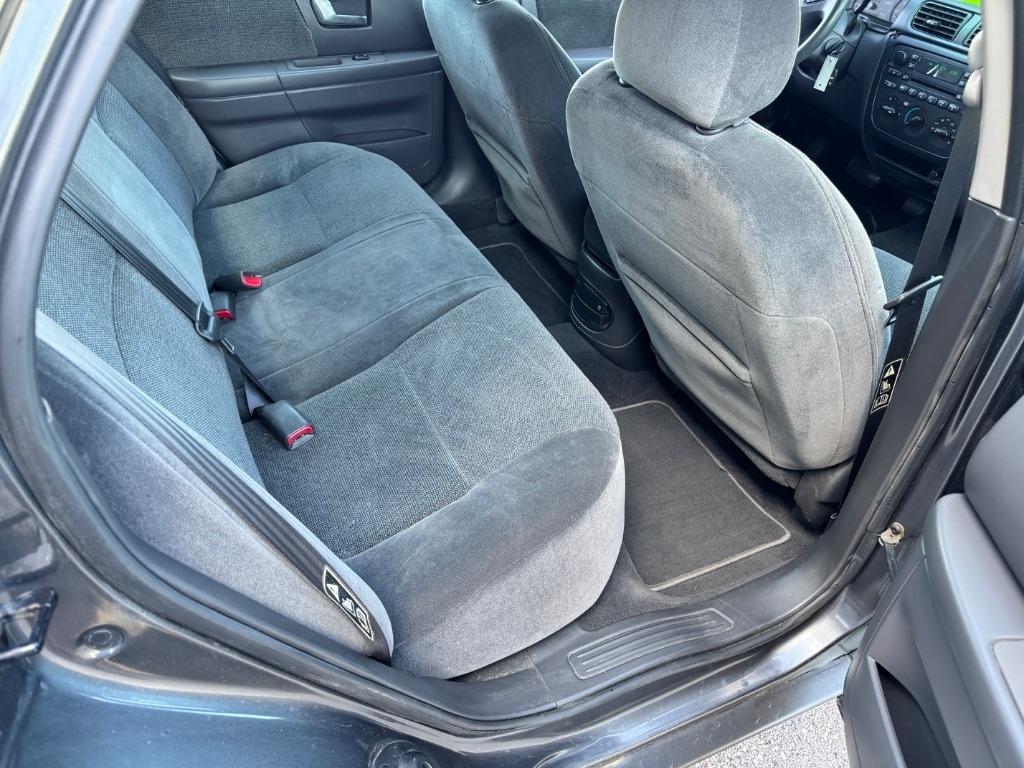 Ford Taurus SE Standard 2002