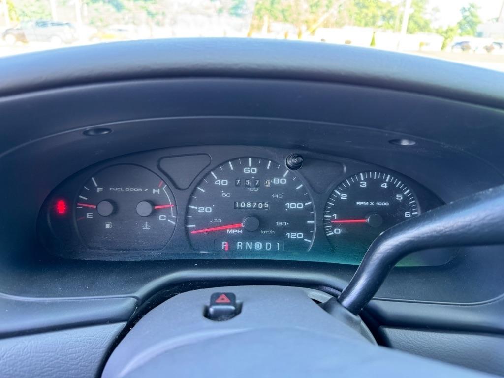 Ford Taurus SE Standard 2002
